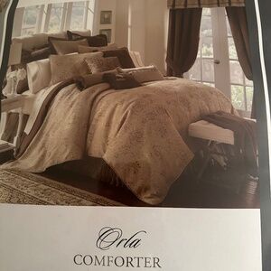 Waterford Linens Comforter set